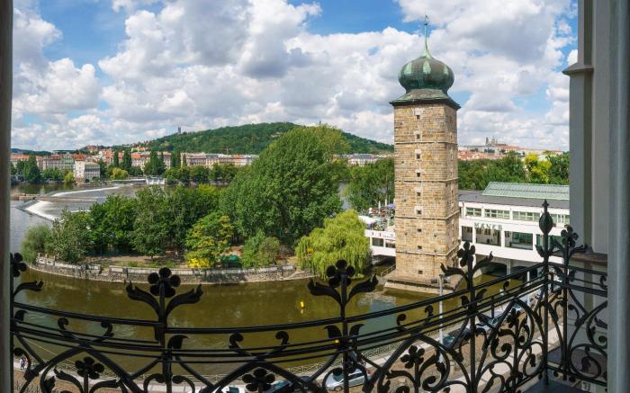 MN6 Luxury Suites by Adrez