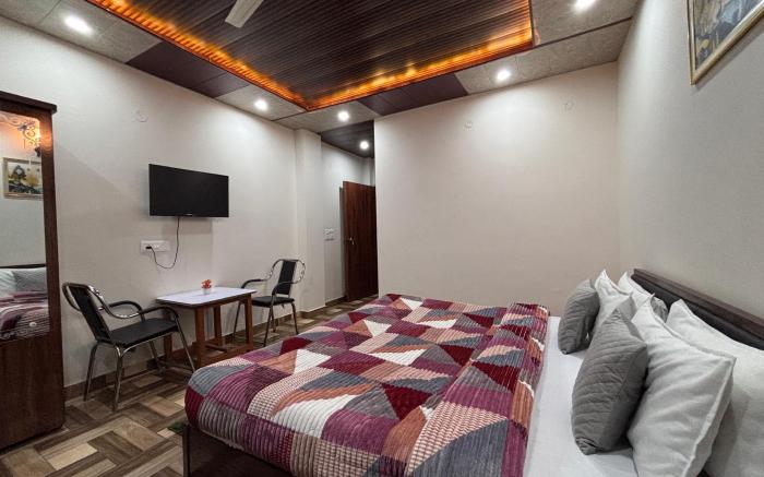 Pine View Hotel Kasauli - Open Rooftop - Groups