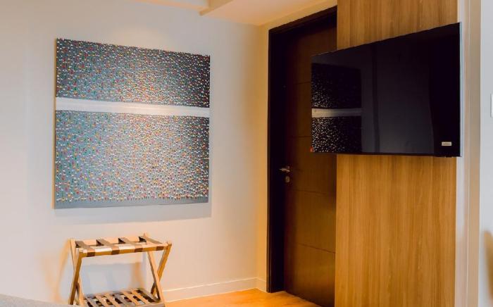 One Bedroom Suite with Canal view