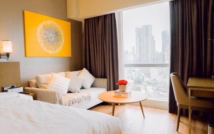 Cozy Private Room with City and River View