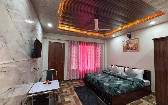 Pinewood Luxury Hotel