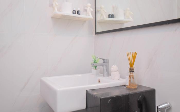 Modern Studio at Ciputra World 2 By Travelio