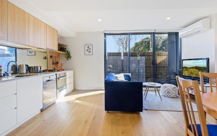 Cosy 1-Bed with Private Balcony By Showgrounds