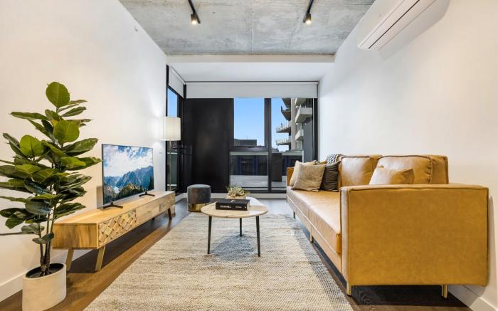 Stay Near Botanic Garden with Gym, Sauna & Parking