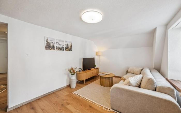 Idyllic old town by the lake 2 | Balcony I Parking