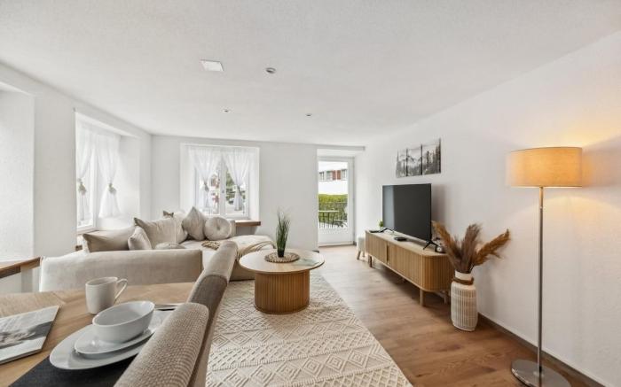 Idyllic old town by the lake 1 | Balcony I Parking