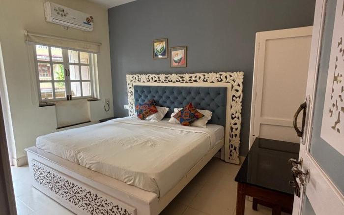 Three Peas in a Pod Stay