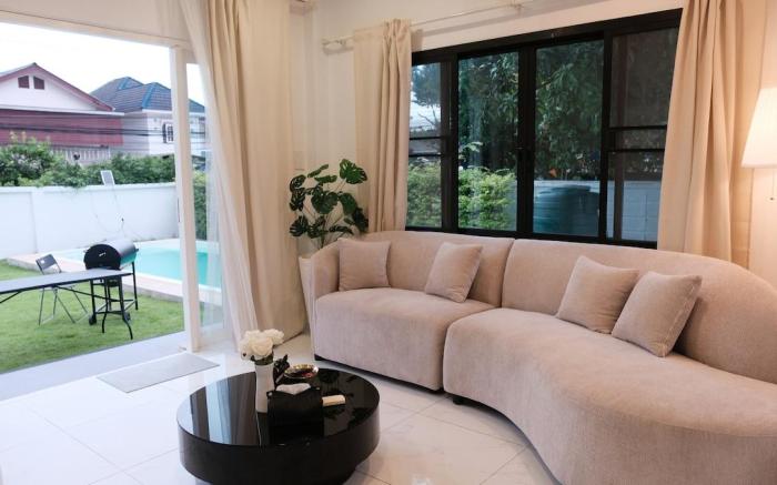 Modern Private Pool Villa in Sukhumvit