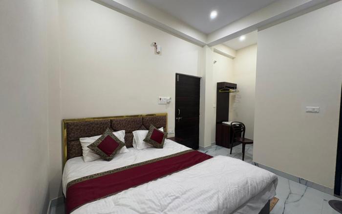 Mahalaxmi Paying Guest House