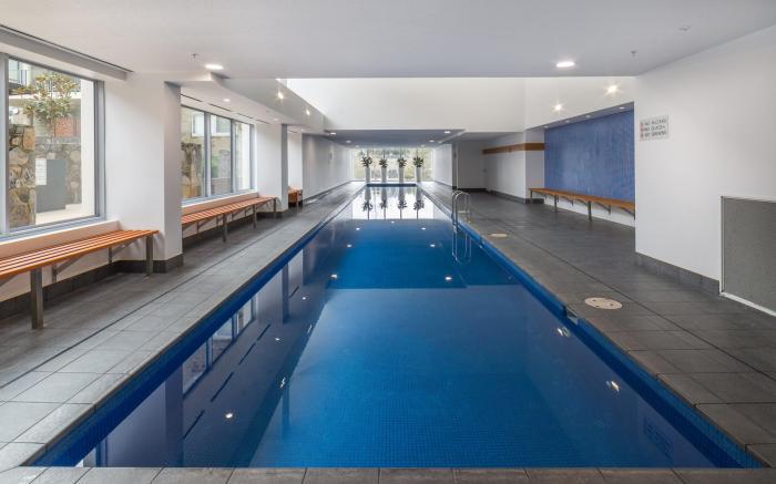 Central 1-Bed with Parking, BBQ and Indoor Pool
