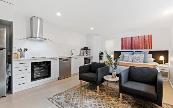 Cozy 1-Bed Studio Near Cafes and Shops