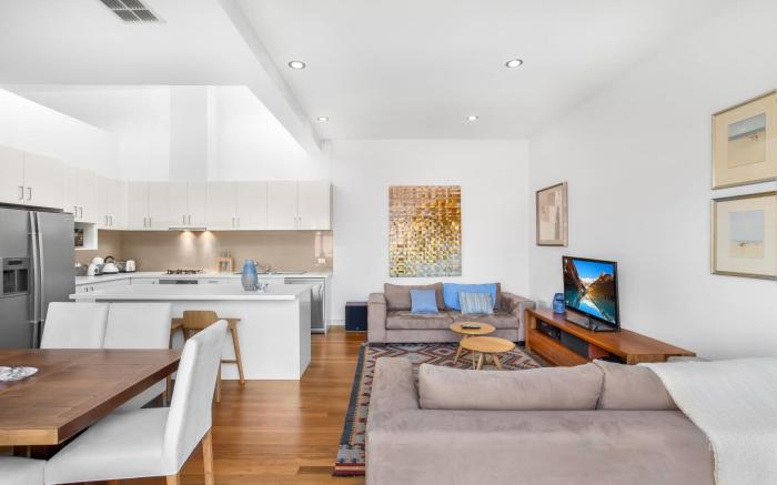 2-Bed Apartment with Parking & Balcony Near Trains