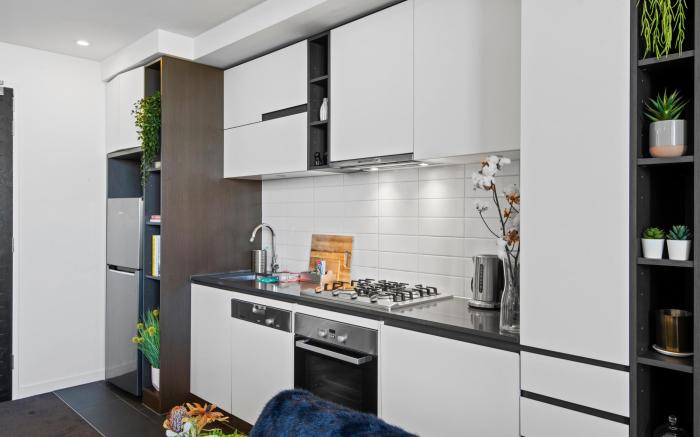 Chic 1-Bed with Balcony Views and Amenities