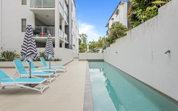 Central Cosy 2-Bed with Pool and near QUT & CBD