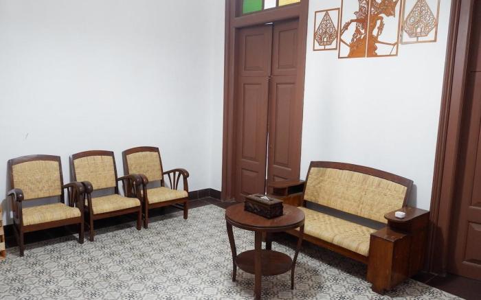 Omah Kuwitan, Traditional Java Home & Hospitality