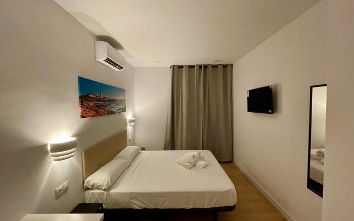 S4 - Huge and Minimalist King Room with Terrace