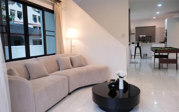 Modern Private Pool Villa in Sukhumvit