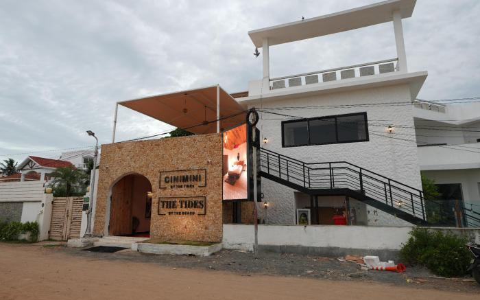 The Tides By the Beach