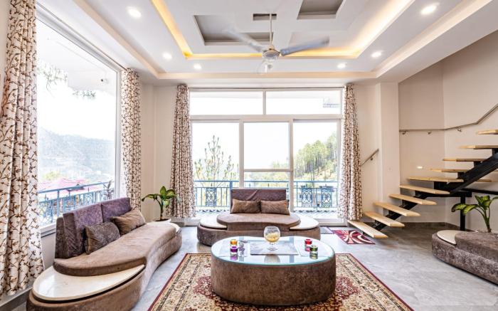 Pinecrest Villa by Splendid Hotels -Garden Balcony