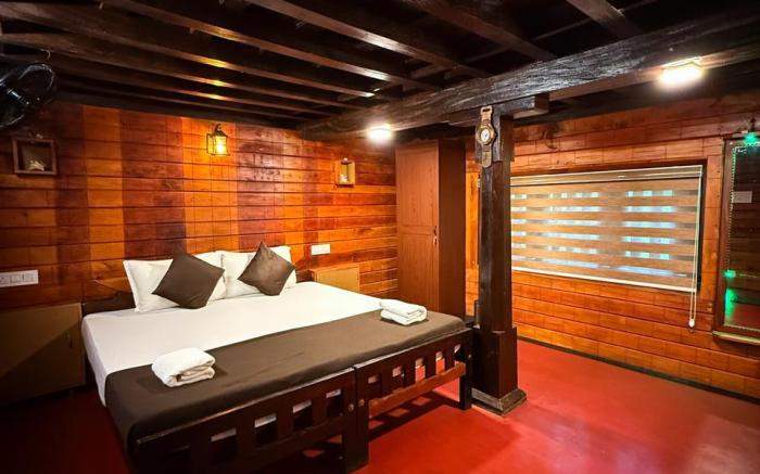 Keloth Tharavadu | Heritage Pool Property