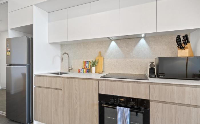 Chic Ground-Floor Studio Near Local Cafés