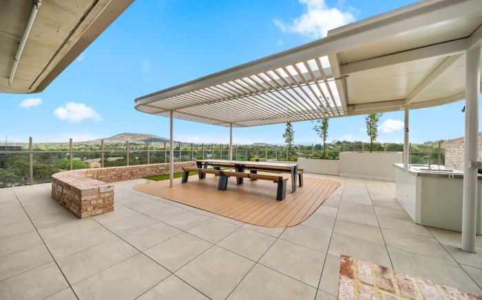 Bright 2-Bed Apartment with Gym, BBQ & Pool Access