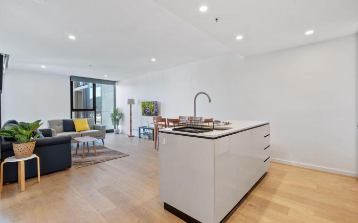 Sleek 1-Bed Canberra Flat with Gym & Sauna Access