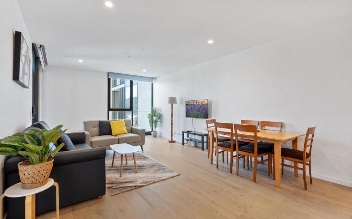 Sleek 1-Bed Canberra Flat with Gym & Sauna Access