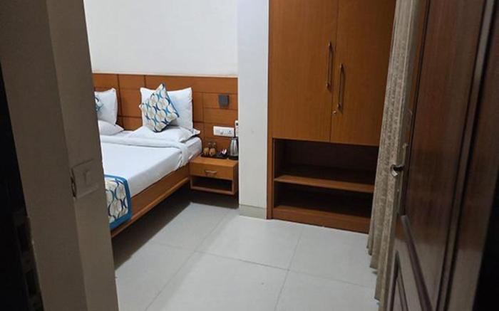 FabHotel Pooja Residency