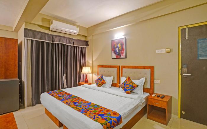 FabHotel Charvi Reemz