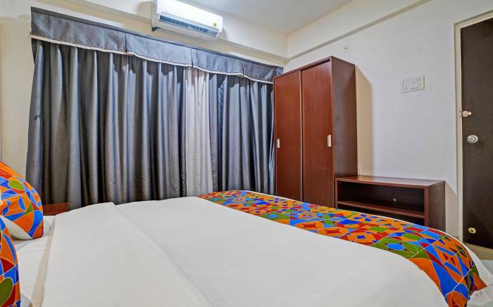FabHotel Charvi Reemz