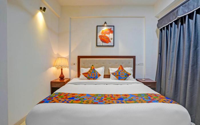 FabHotel Charvi Reemz