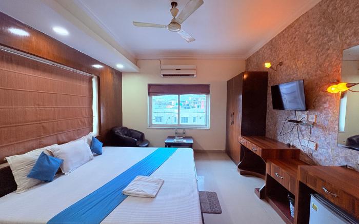 Hotel Park Prime with Swimming Pool Near Sea Beach