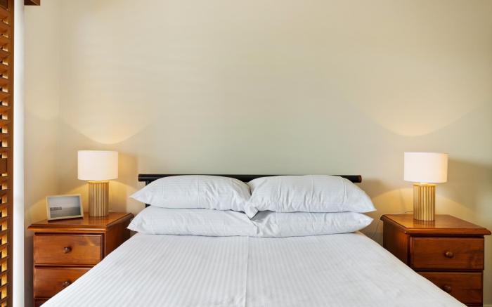 Charming 2-Bed Apartment with City Views