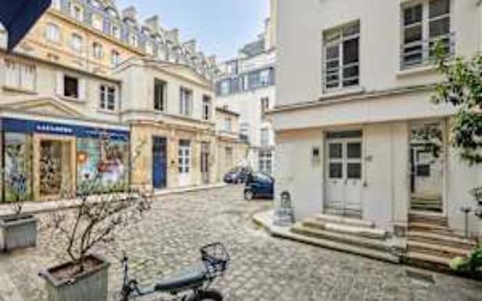 Modern Studio-Faubourg Saint-Honore