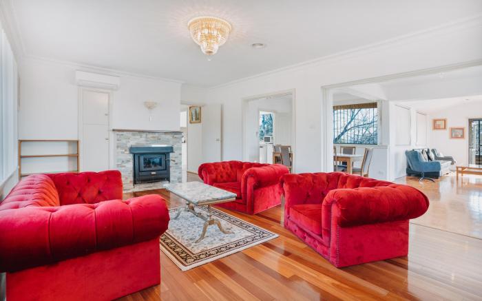 Restful Canberra Retreat in Spacious Terrace Home