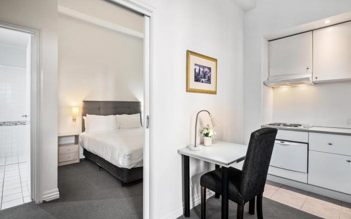 Bright 1-Bed Apartment Steps from Collins Street