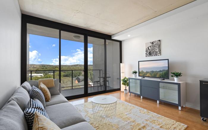 Chic 1-Bed Apartment Near Canberra’s Bustling CBD