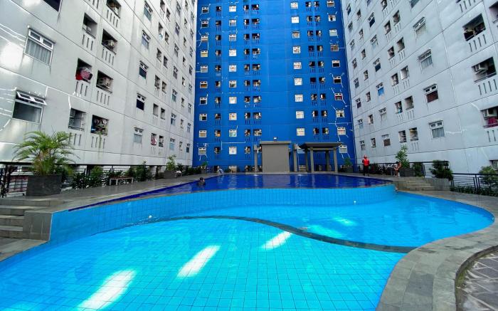 Trendy 2BR at Apt Green Pramuka City By Travelio
