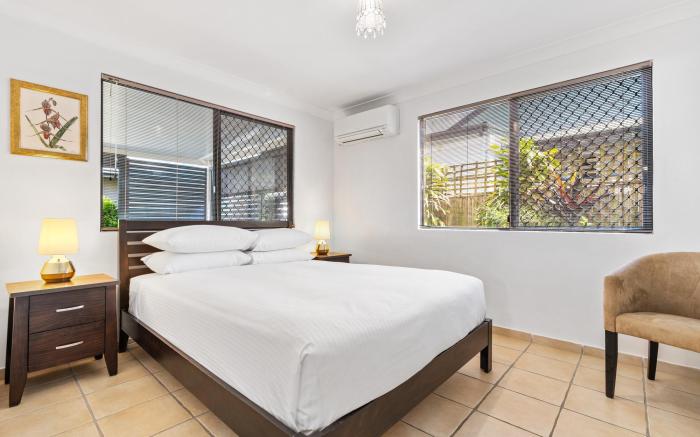 Spacious 1-Bed Unit with Outdoor Patio Dining