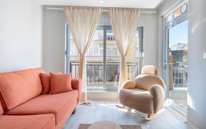 Cozy Apartment near Kaleici: City & Balcony Views