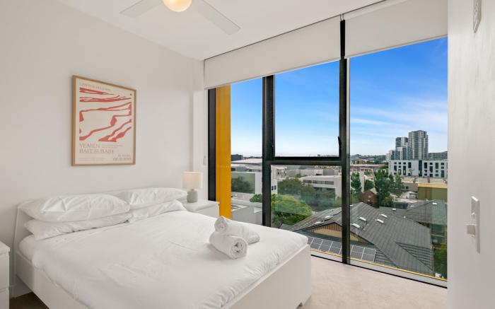 Sunny 2-Bed in Valley with Premium Amenities