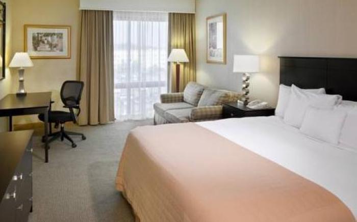 DoubleTree by Hilton Hartford - Bradley Airport