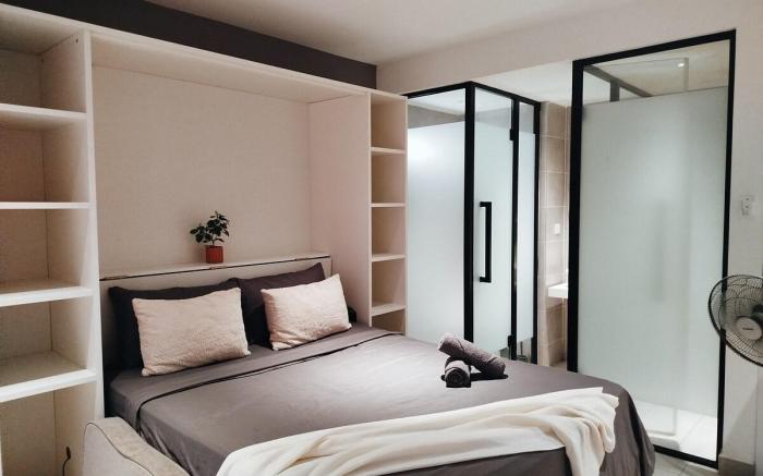 Cozy Queen Studio with Balcony by ComfyAsia