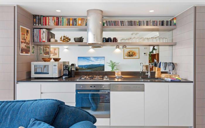 Eclectic 1-Bed Apartment with Pool and Gym