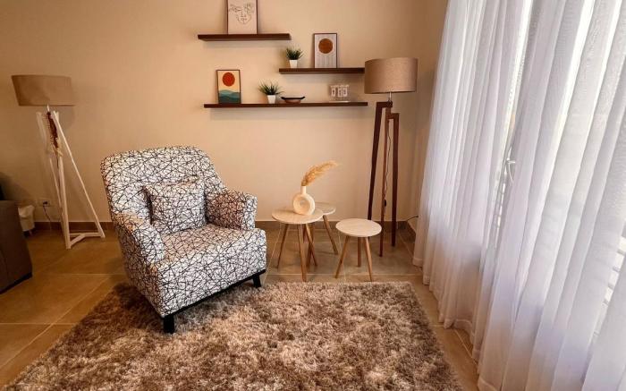 Furnished apartment, 3 bedrooms in PYRAMIDS HEIGTS