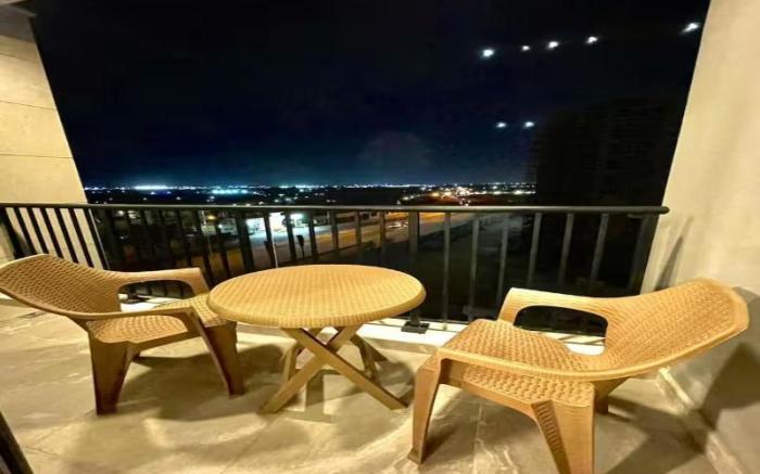 Furnished2 bed in zed park.