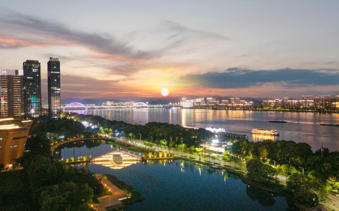 H杭州滨江星光大道江景桔子水晶酒店