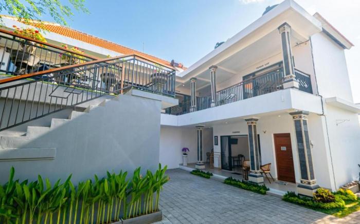 Crystal Flow Guest House & Apartment Canggu