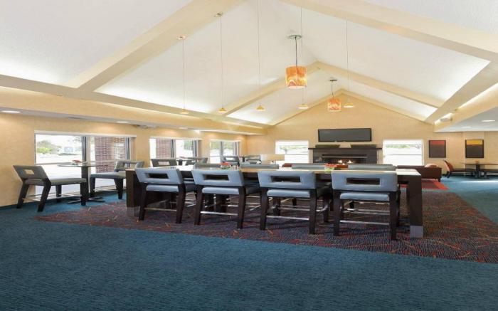 MainStay Suites Appleton Airport - Fox River Mall Area